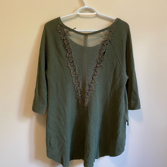 2/20 Free People green shirt - Picture 2 of 3